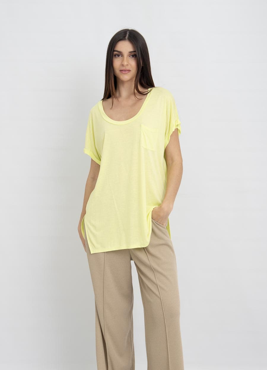 Remera viscosa con bolsillo 