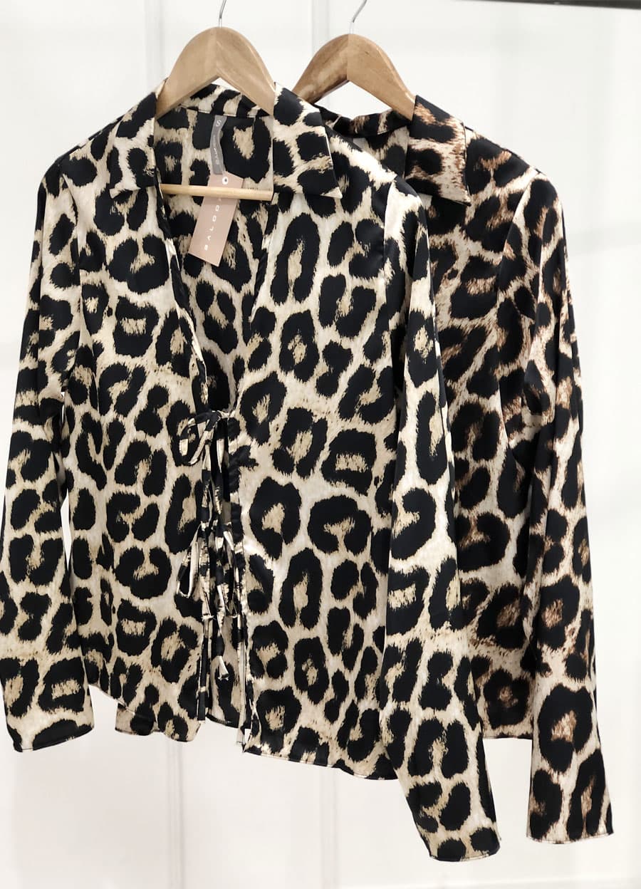 Blusa sedita print con tira para atar
