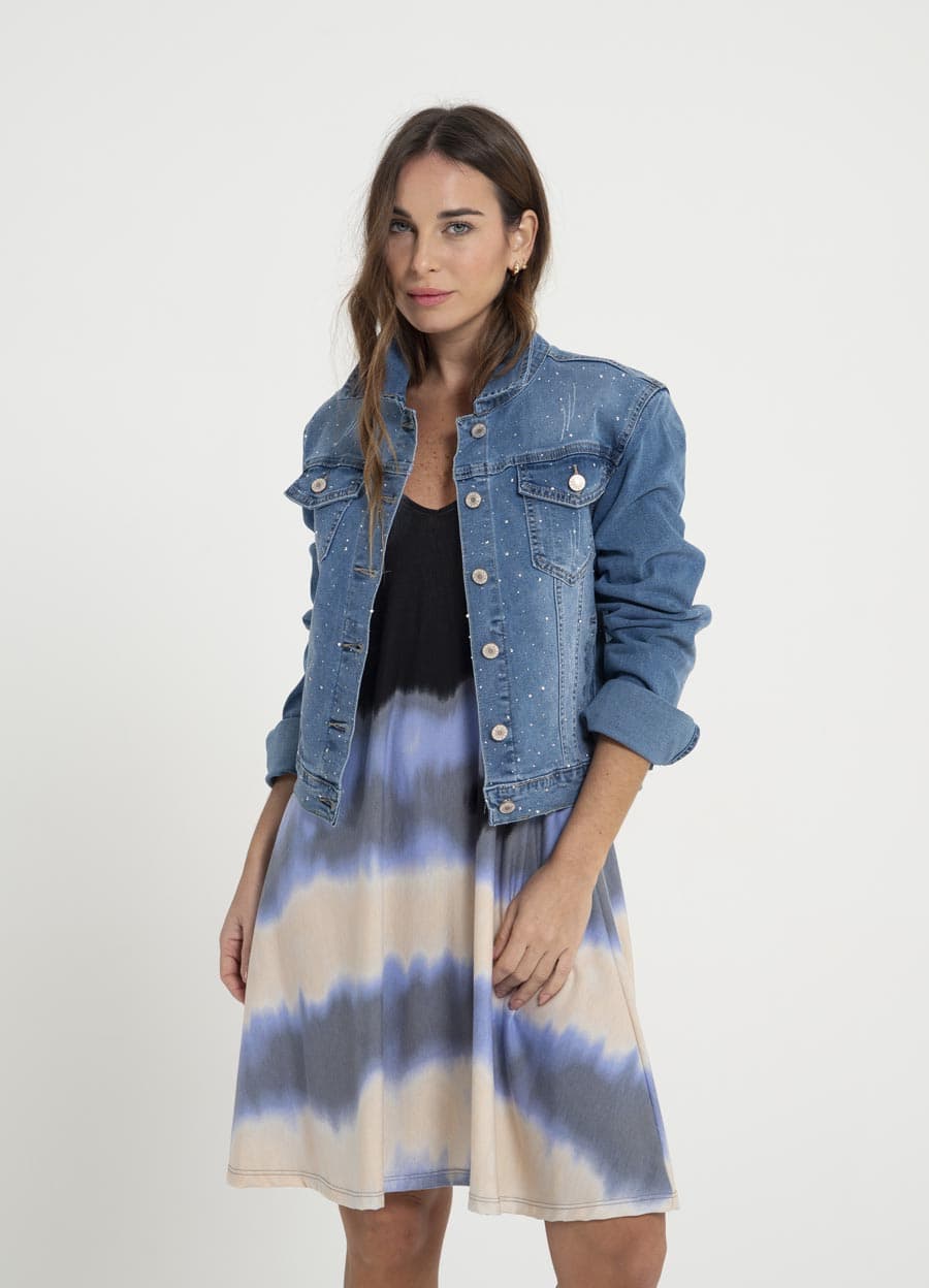 Campera denim elastizada con strass