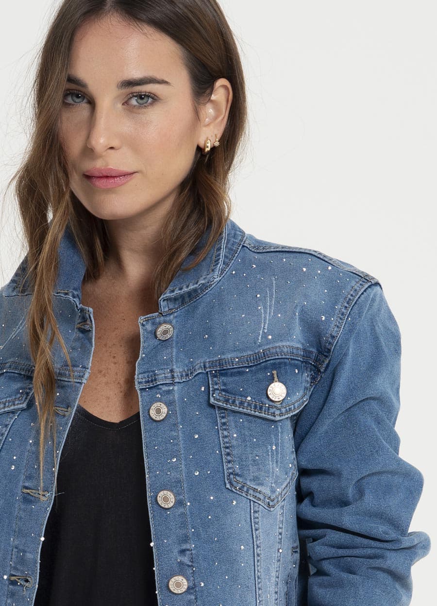 Campera denim elastizada con strass