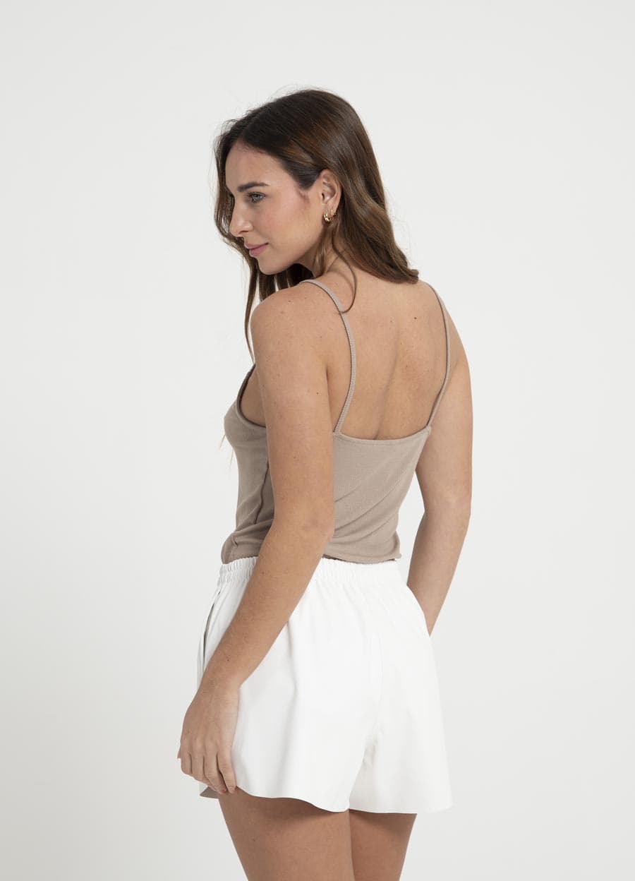 Short eco cuero al corte