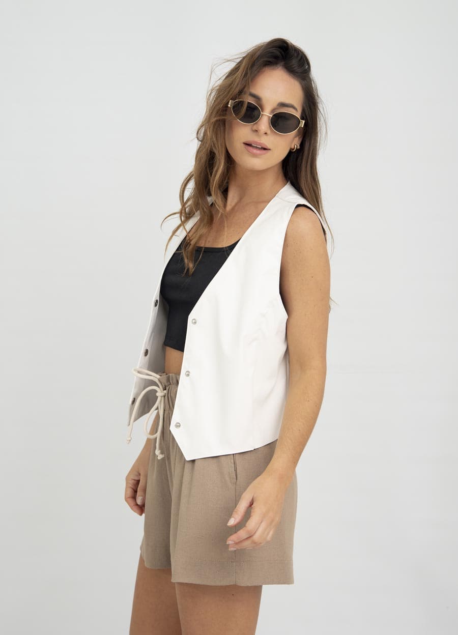 Chaleco eco cuero con broches