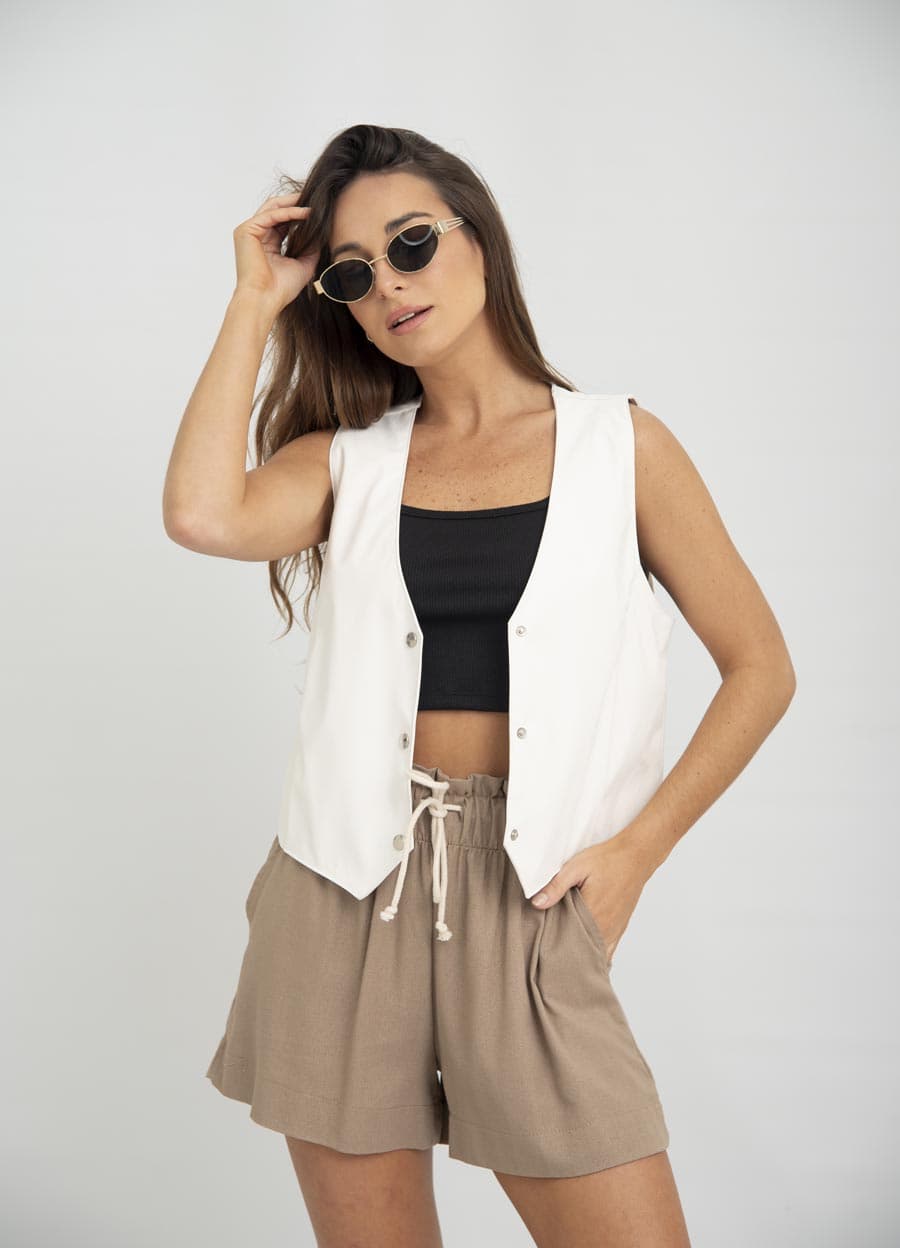 Chaleco eco cuero con broches
