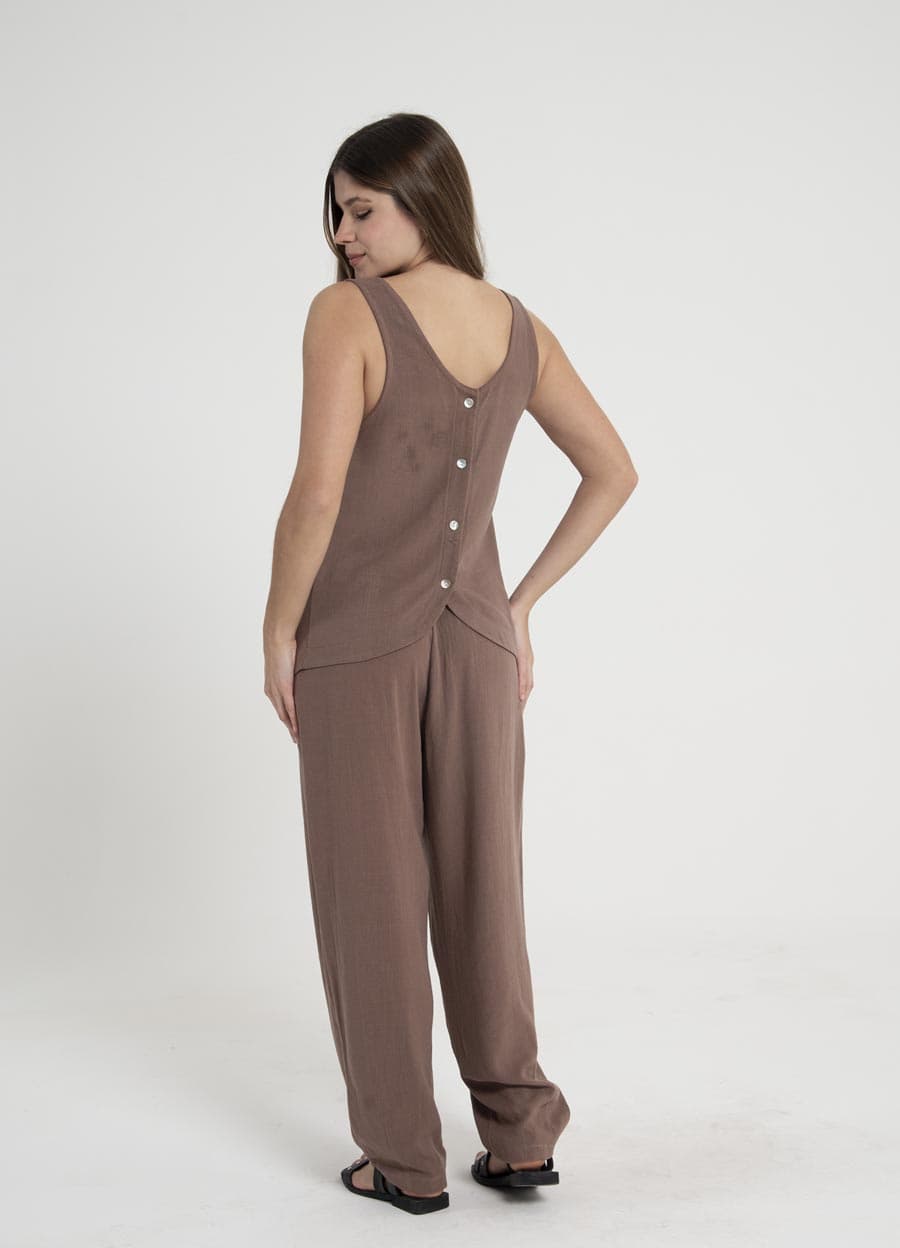 Musculosa lino rayon con cartera en espalda
