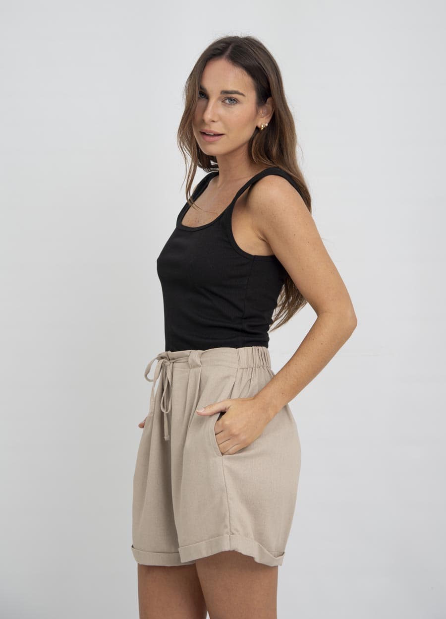 Short lino dobladillo con tira al tono