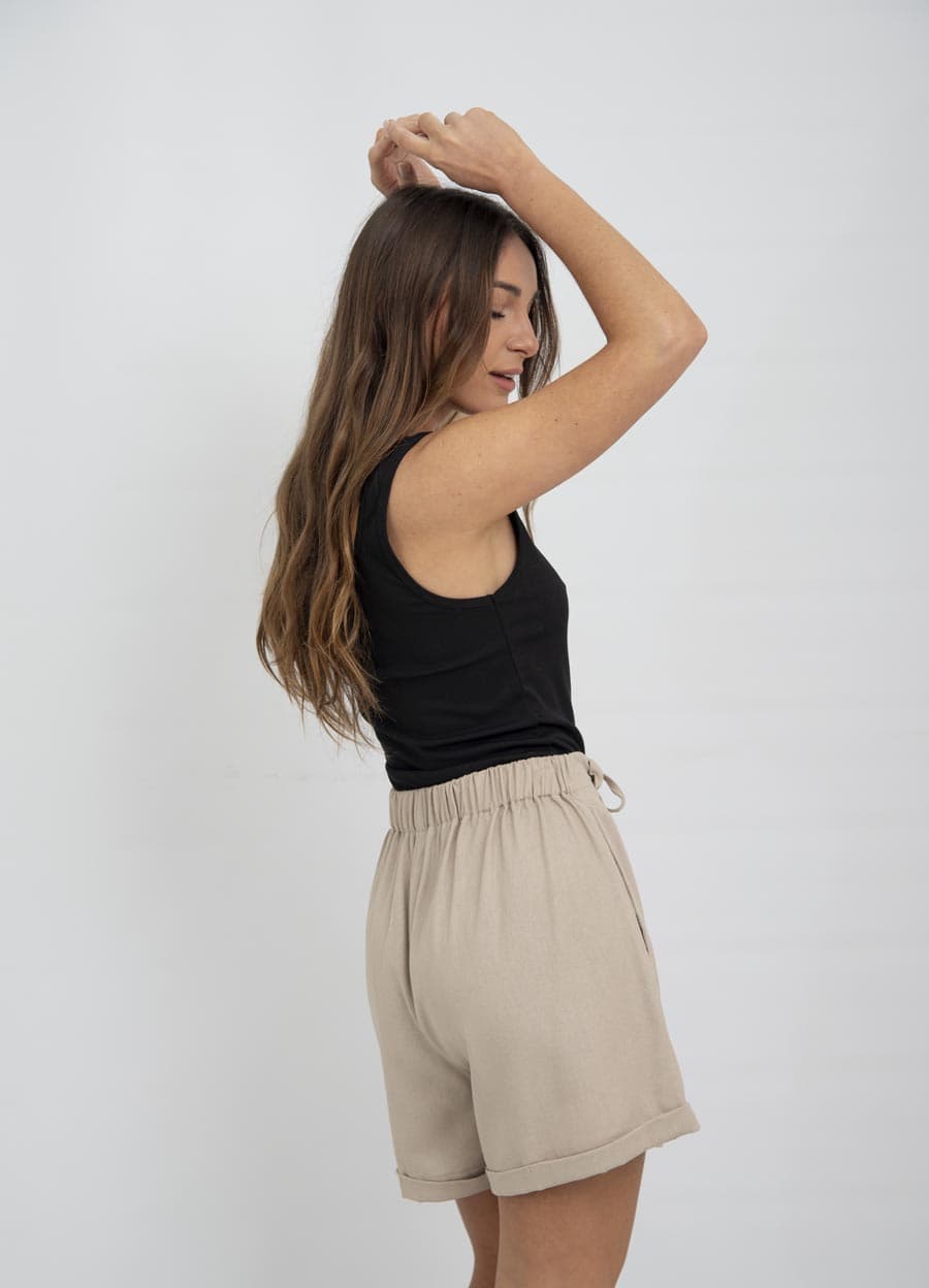 Short lino dobladillo con tira al tono