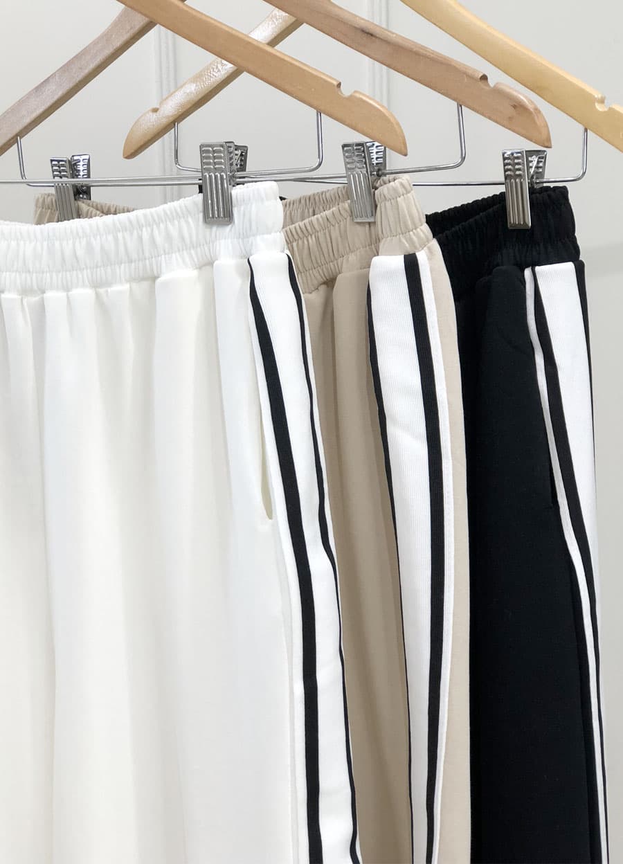Pantalon deportivo con tira lateral