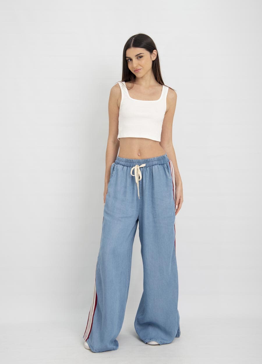Pantalon denim con tira lateral
