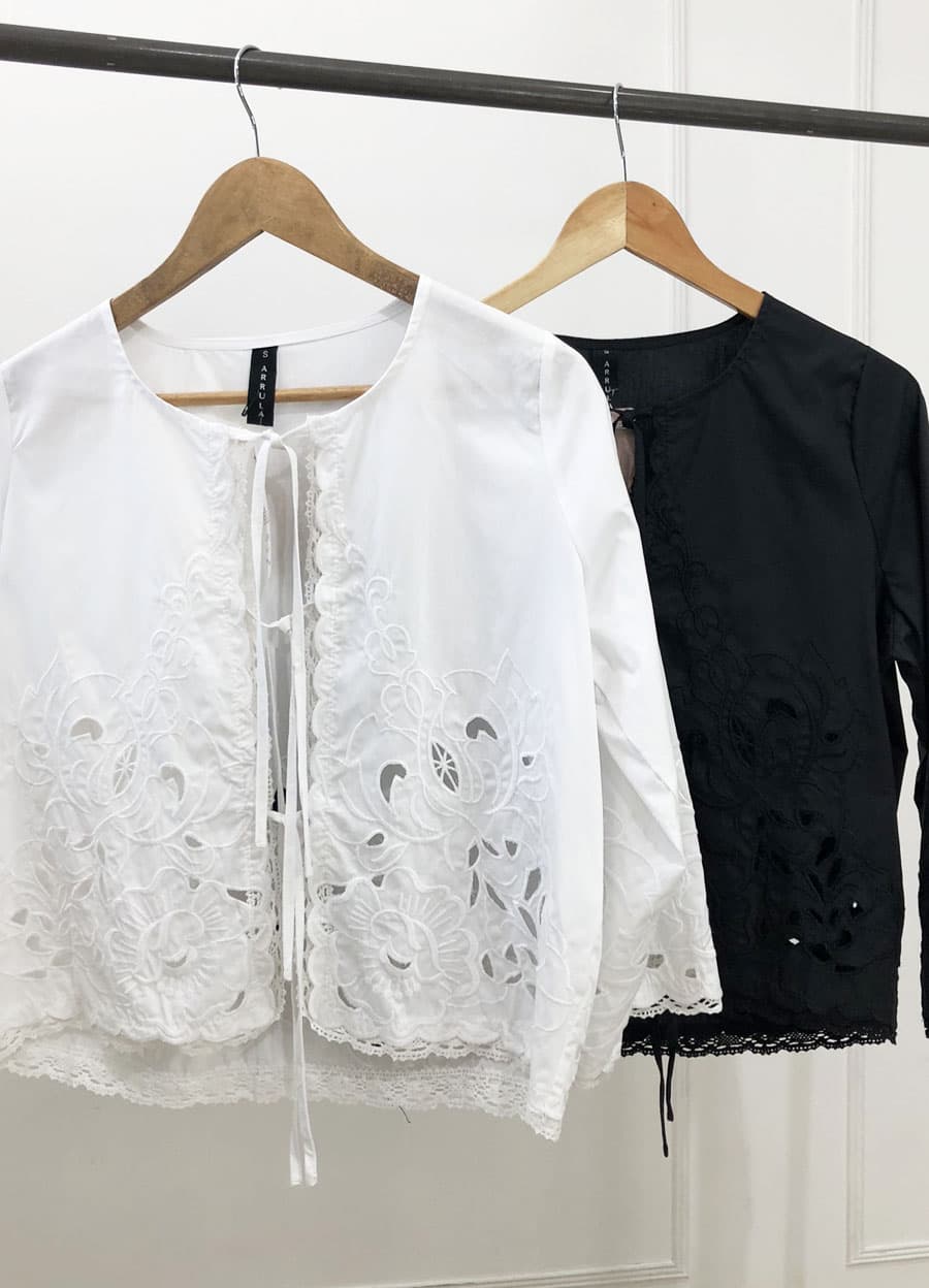 Camisa 3/4 broderie calada para atar
