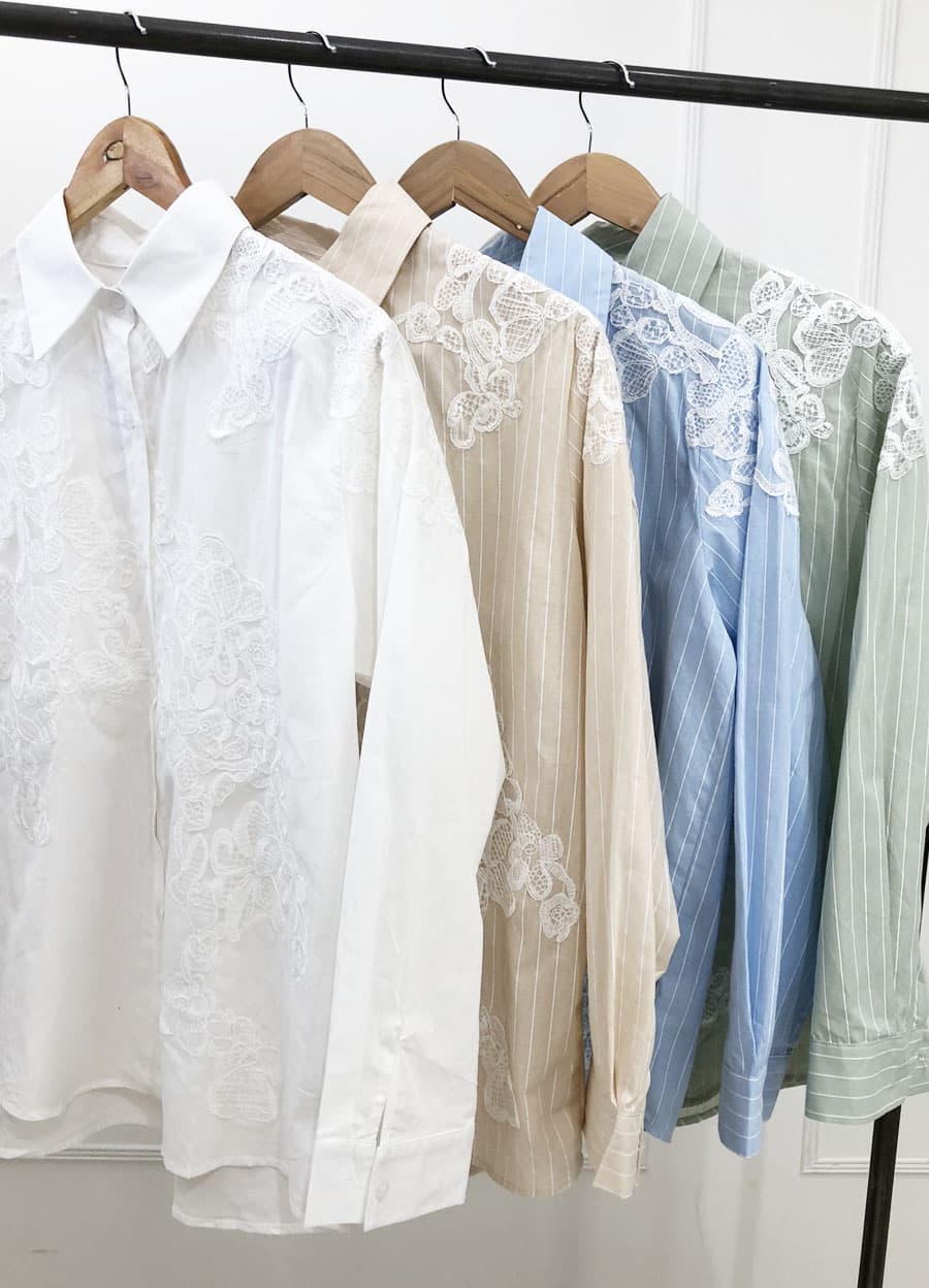 Camisa rayada con aplique